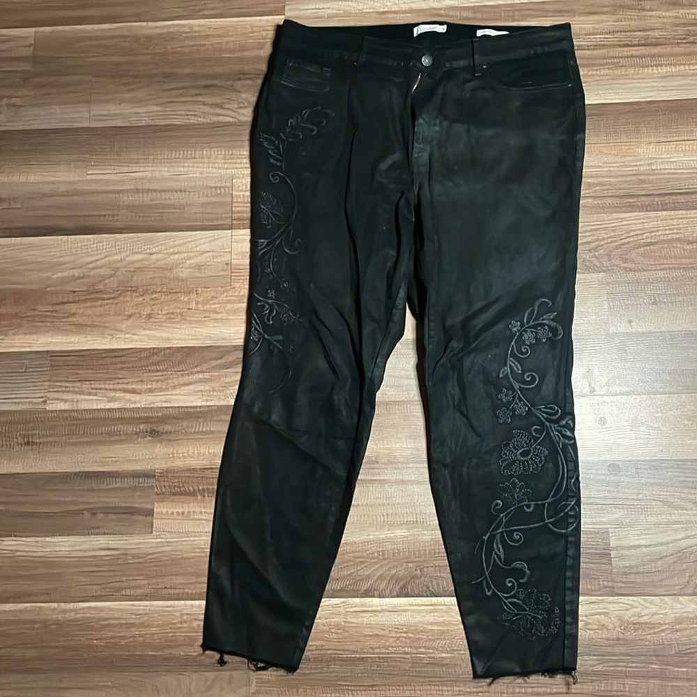 Shiny Black floral designed curvy high rise skinny Jessica Simpson jeans
